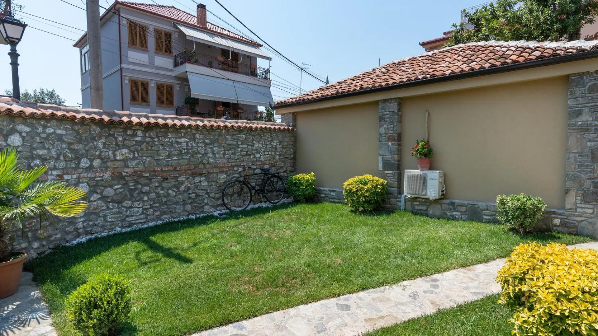 Villa Zoi A Stay To Remember I Located Inside The Castle Of Elbasan, On A Historic Roman Road Via Egnatia I Homemade Breakfast 0*, Elbasan