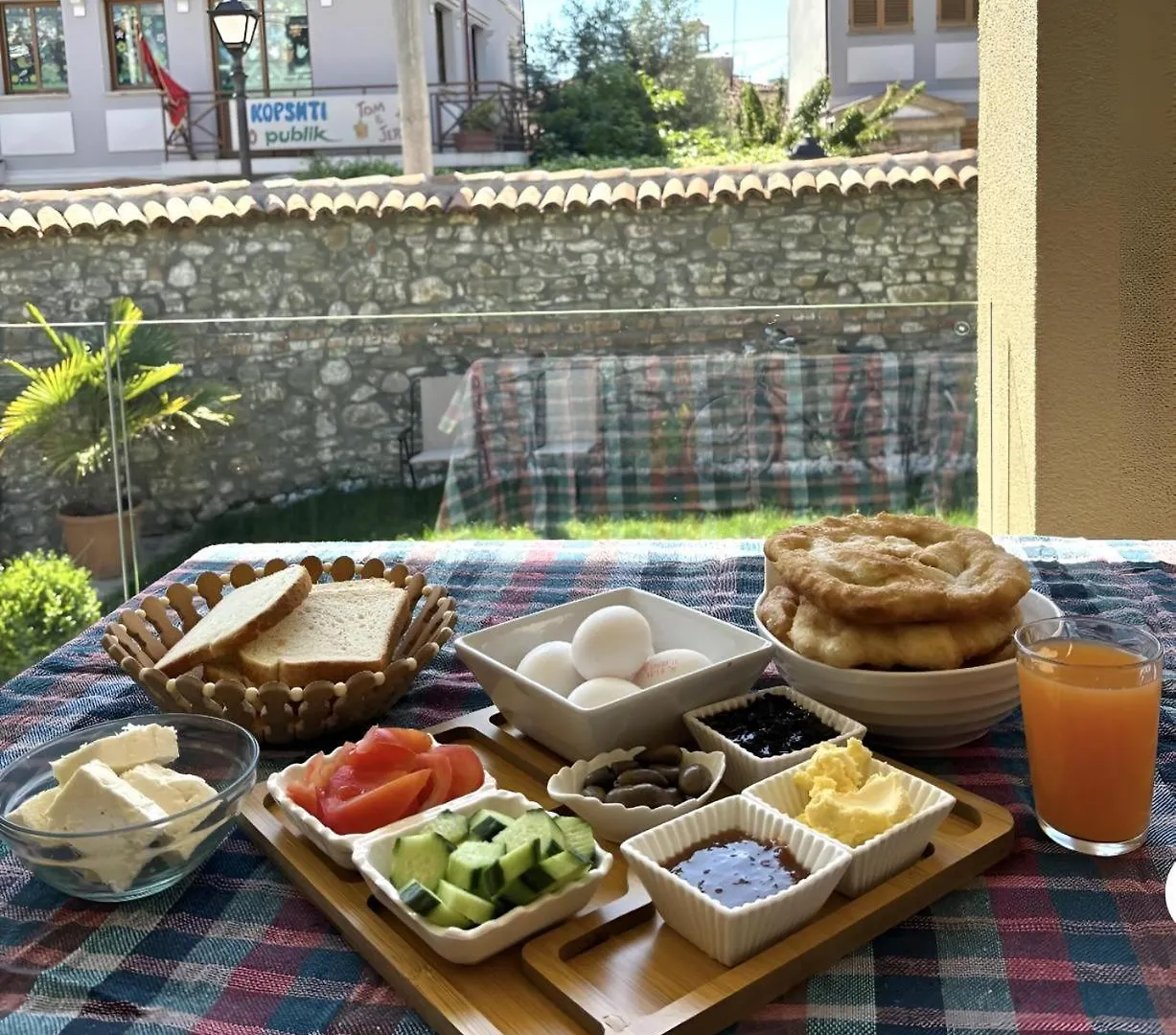 Villa Zoi A Stay To Remember I Located Inside The Castle Of Elbasan, On A Historic Roman Road Via Egnatia I Homemade Breakfast