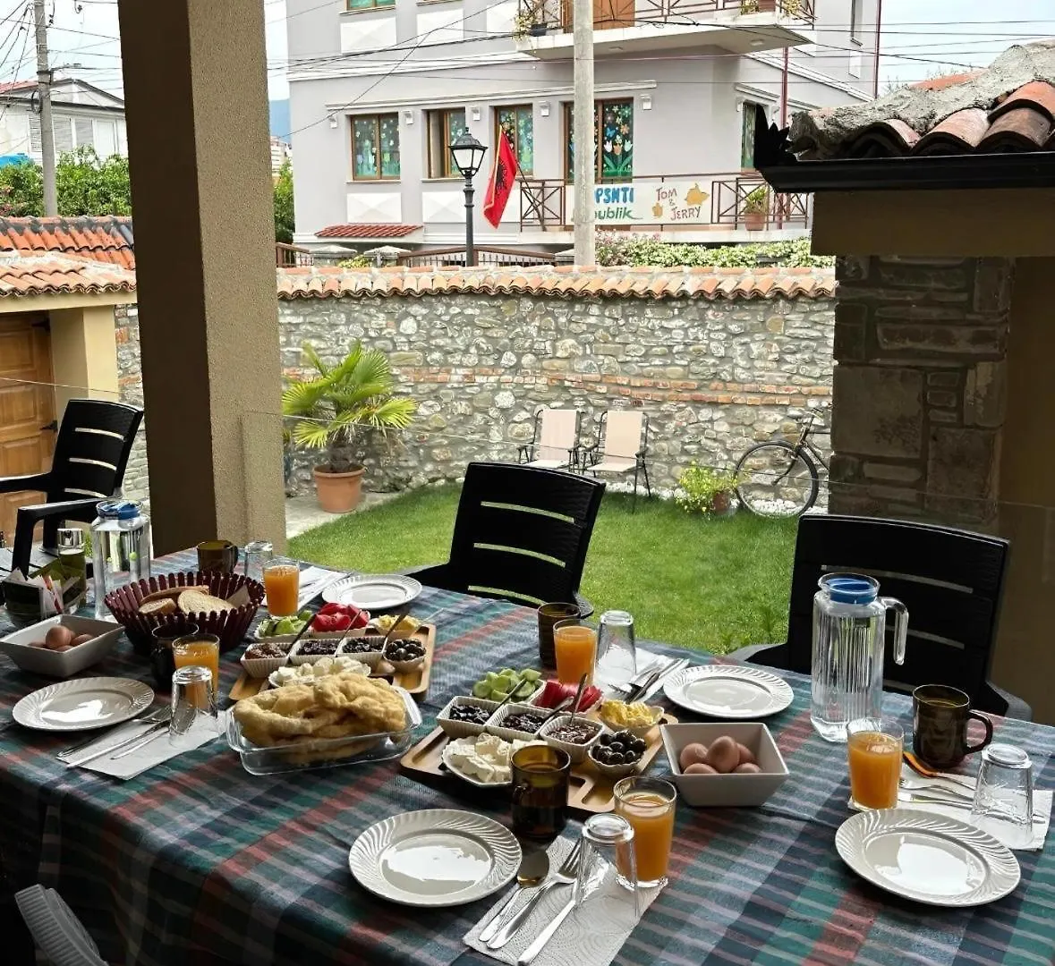 Villa Zoi A Stay To Remember I Located Inside The Castle Of Elbasan, On A Historic Roman Road Via Egnatia I Homemade Breakfast Hotel Elbasan